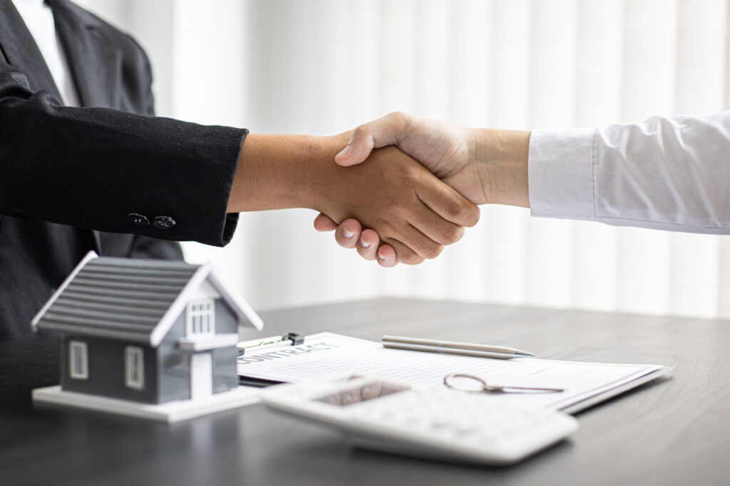 persoane care dau mana la preluarea creditului ipotecar