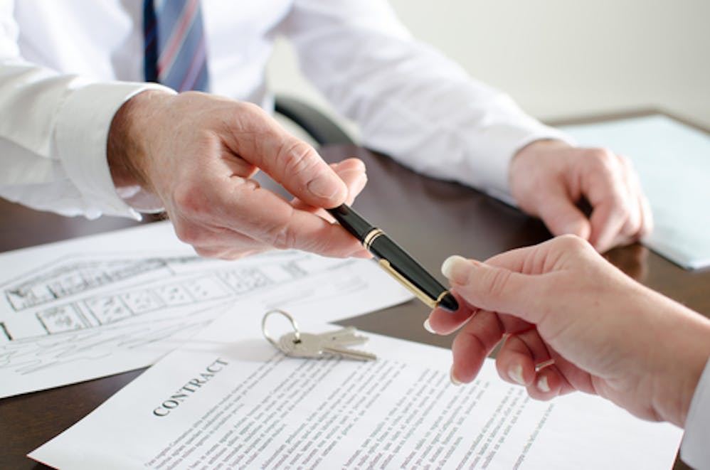 Contract vânzare cumpărare – acte necesare, taxe notariale, ce ...