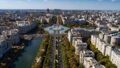 imagine aeriana cu Bulevardul Unirii si raul Dambovita in Bucuresti