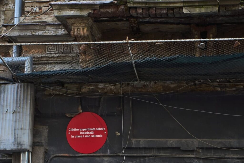 Cladire cu risc seismic ridicat in Bucuresti